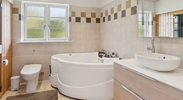 Feriehus med spa nær strand, skov og kultur