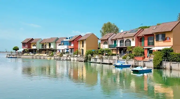 Wunderschöne moderne Villa in Albarella bei Beahost