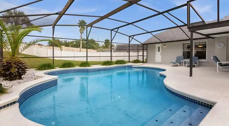 Executive-Haus mit 5 Schlafzimmern und Pool und Spielzimmer