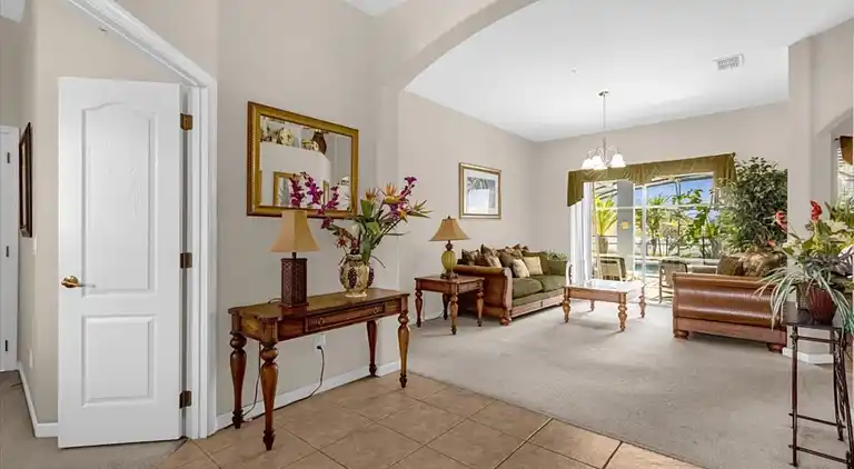 Executive-Haus mit 5 Schlafzimmern und Pool und Spielzimmer