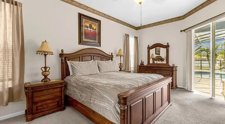 Executive-Haus mit 5 Schlafzimmern und Pool und Spielzimmer