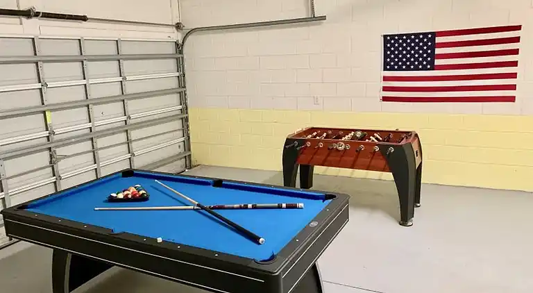 Executive-Poolhaus mit 5 Schlafzimmern – Spielzimmer