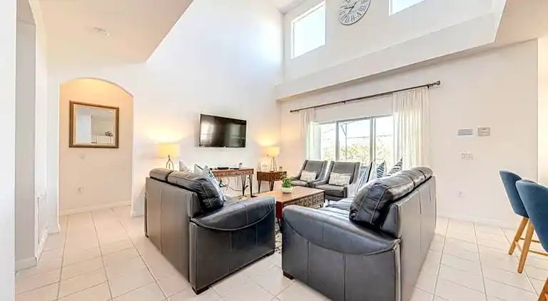 Executive-Poolhaus mit 5 Schlafzimmern – Spielzimmer