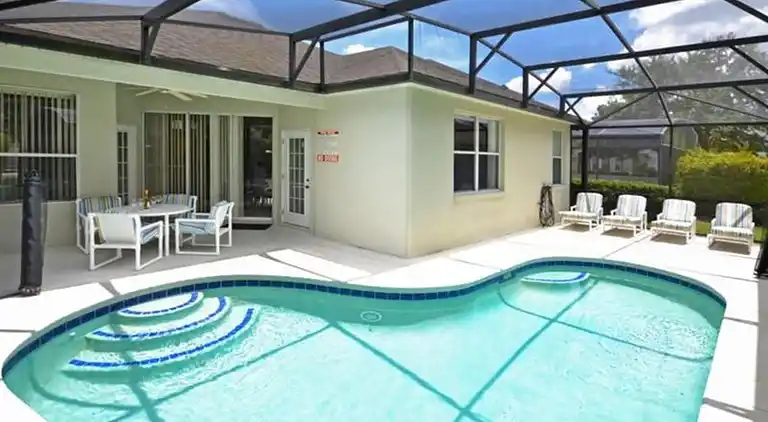 Executive-Poolhaus mit 5 Schlafzimmern – Spielzimmer