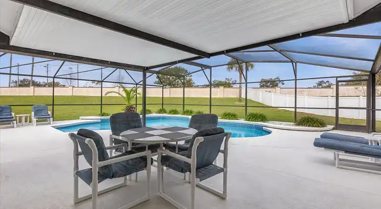 Executive-Poolhaus mit 5 Schlafzimmern – Spielzimmer