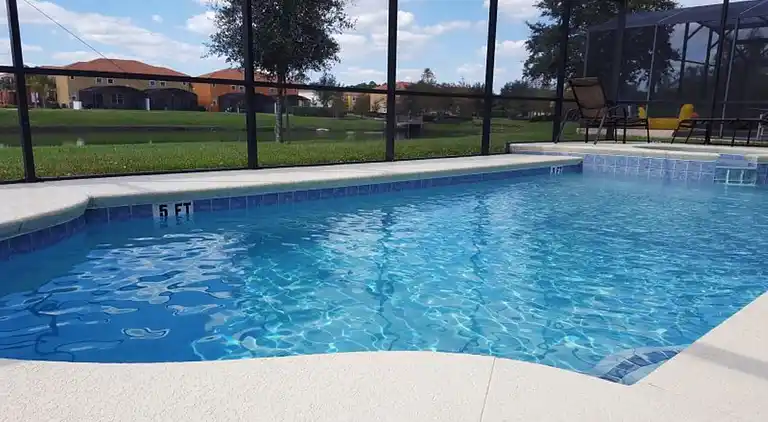 Executive-Poolhaus mit 5 Schlafzimmern – Spielzimmer