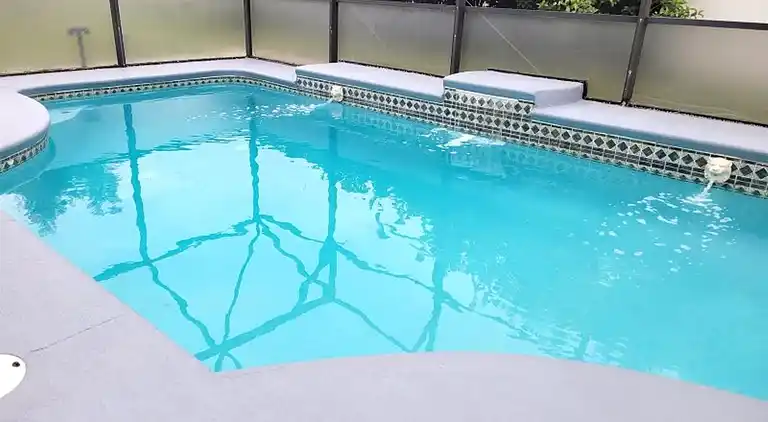 Executive-Poolhaus mit 5 Schlafzimmern – Spielzimmer