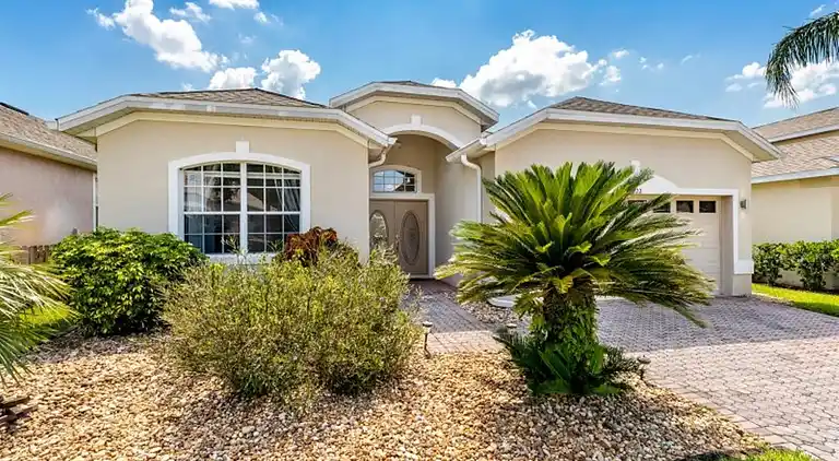 Executive-Poolhaus mit 5 Schlafzimmern – Spielzimmer