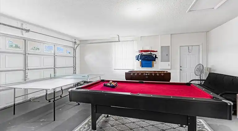 Executive-Poolhaus mit 5 Schlafzimmern – Spielzimmer