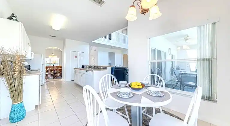 Executive-Poolhaus mit 5 Schlafzimmern – Spielzimmer