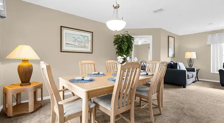 Executive-Poolhaus mit 5 Schlafzimmern – Spielzimmer