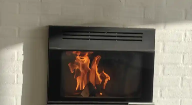 Lakefront luxury holiday retreat with cozy loft