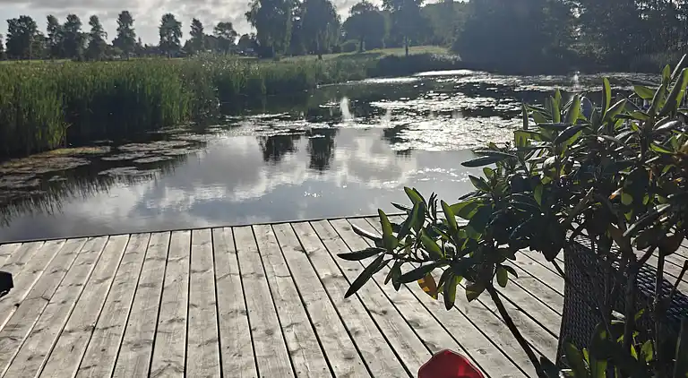 Lakefront luxury holiday retreat with cozy loft