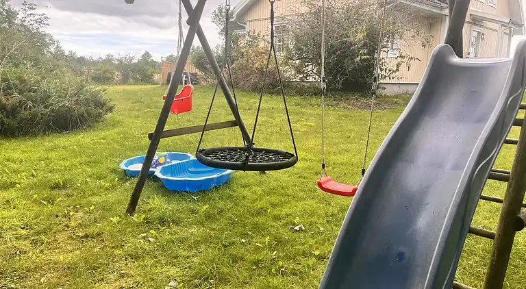 Stor villa i naturskønne omgivelser tæt på strand