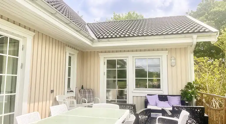 Stor villa i naturskønne omgivelser tæt på strand