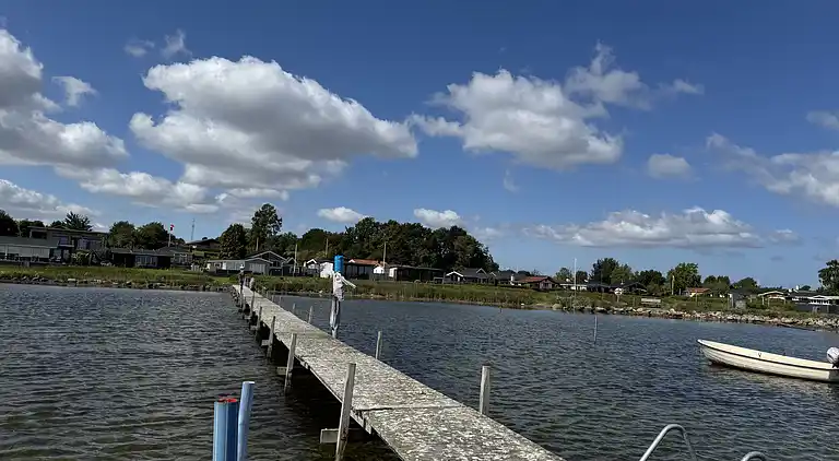 Hyggeligt sommerhus med kig til Kerteminde Fjord.