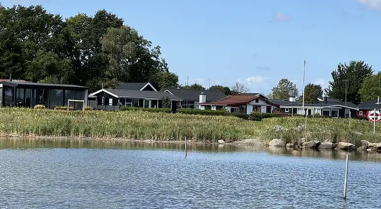 Hyggeligt sommerhus med kig til Kerteminde Fjord.