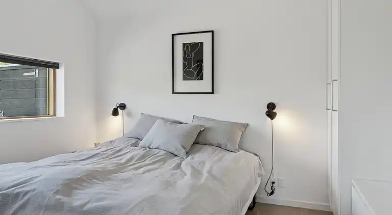 Lakefront luxury holiday retreat with cozy loft