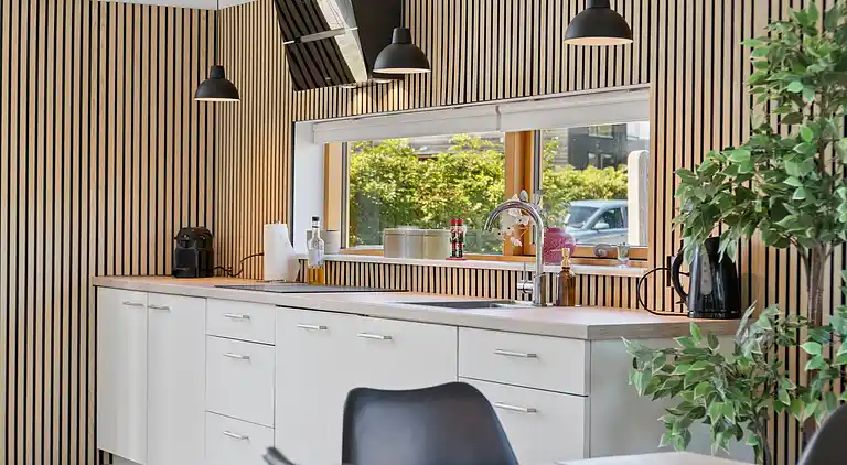 Lakefront luxury holiday retreat with cozy loft