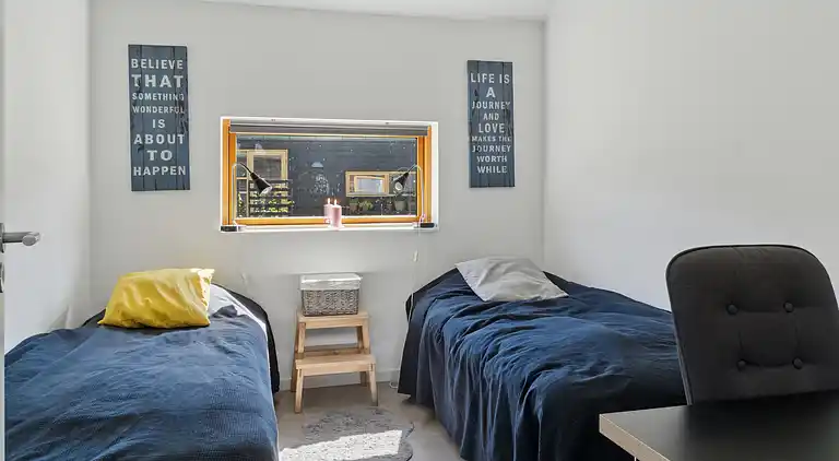 Lakefront luxury holiday retreat with cozy loft