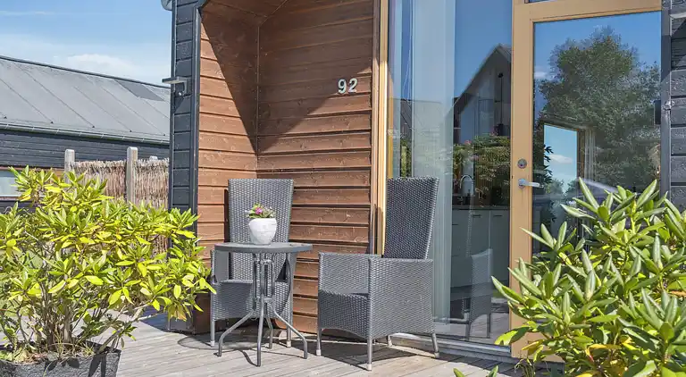 Lakefront luxury holiday retreat with cozy loft