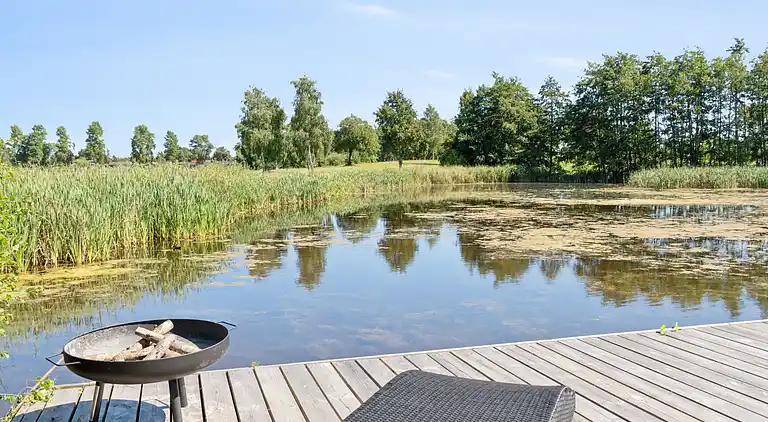 Lakefront luxury holiday retreat with cozy loft