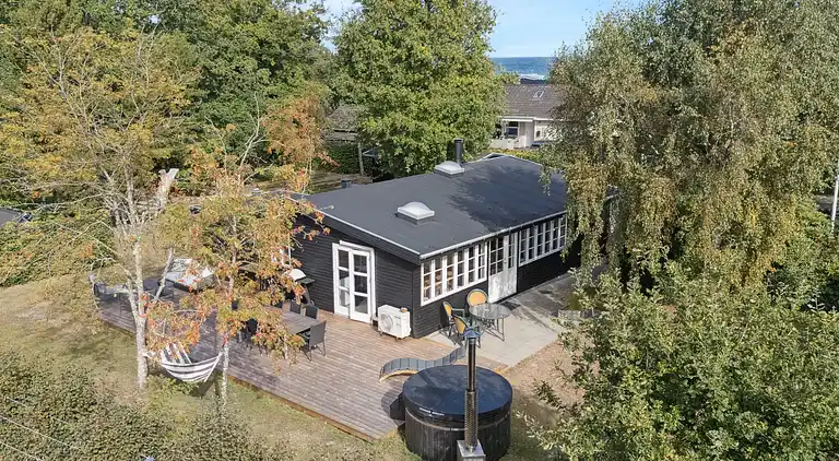 Charmerende sommerhus tæt på strand