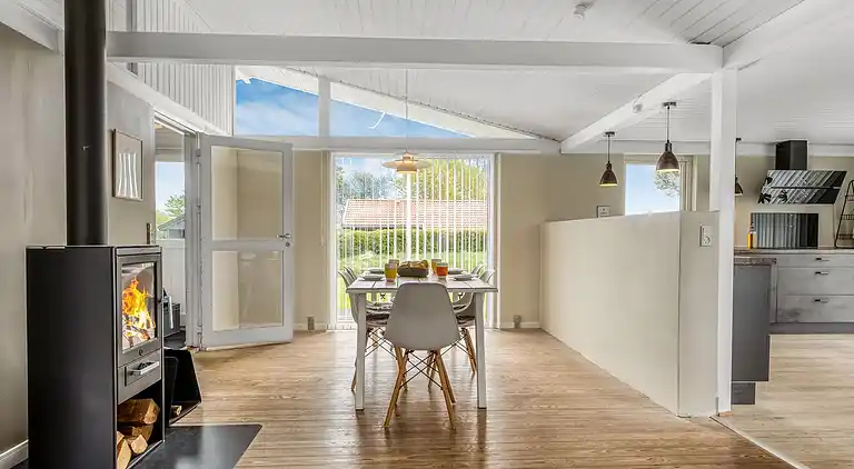 Familjevänligt aktivitetshus nära havet