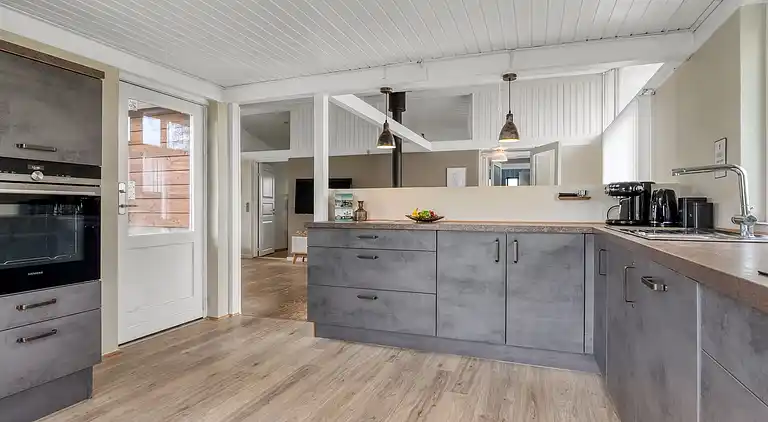 Familjevänligt aktivitetshus nära havet