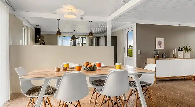 Familjevänligt aktivitetshus nära havet