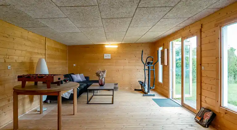 Familjevänligt aktivitetshus nära havet