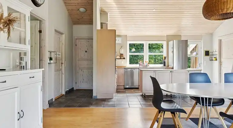 Skønt nyere sommerhus 4 minutter fra stranden