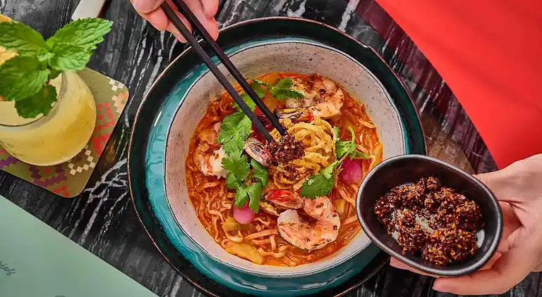 Tolle Lage mit Infinity-Pool - Zentral-Pattaya