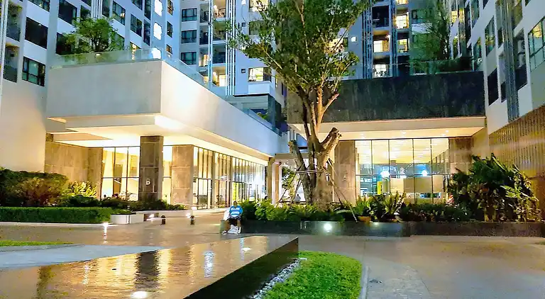 Tolle Lage mit Infinity-Pool - Zentral-Pattaya