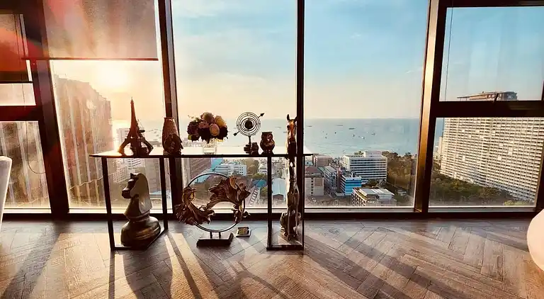 Tolle Lage mit Infinity-Pool - Zentral-Pattaya