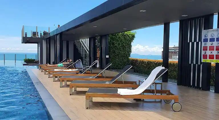 Tolle Lage mit Infinity-Pool - Zentral-Pattaya