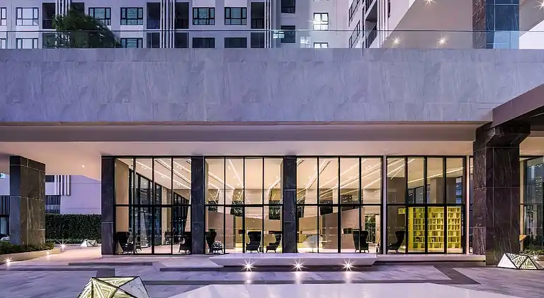 Tolle Lage mit Infinity-Pool - Zentral-Pattaya