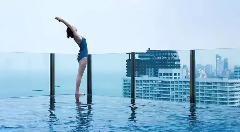 Tolle Lage mit Infinity-Pool - Zentral-Pattaya