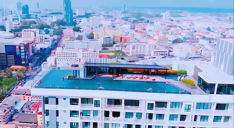 Tolle Lage mit Infinity-Pool - Zentral-Pattaya