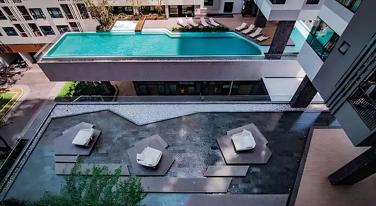 Tolle Lage mit Infinity-Pool - Zentral-Pattaya