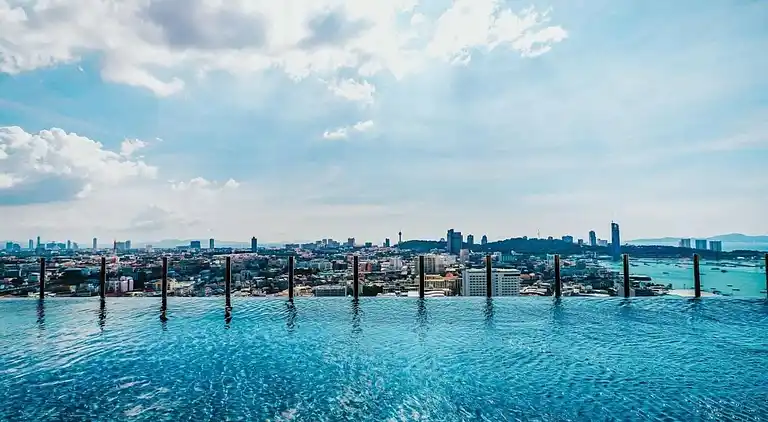 Tolle Lage mit Infinity-Pool - Zentral-Pattaya