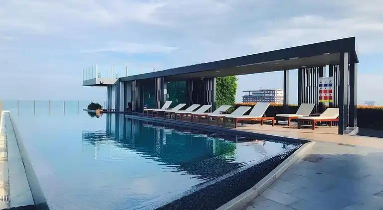 Tolle Lage mit Infinity-Pool - Zentral-Pattaya