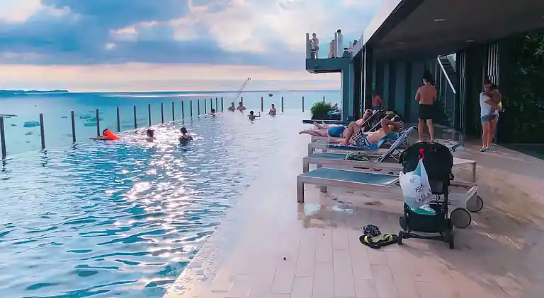 Tolle Lage mit Infinity-Pool - Zentral-Pattaya