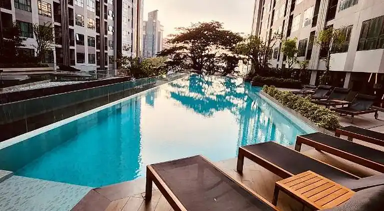 Tolle Lage mit Infinity-Pool - Zentral-Pattaya