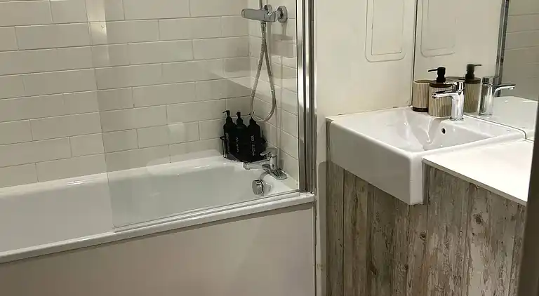 The Dyche-Parking-Local Attractions-Fast Wi-FI