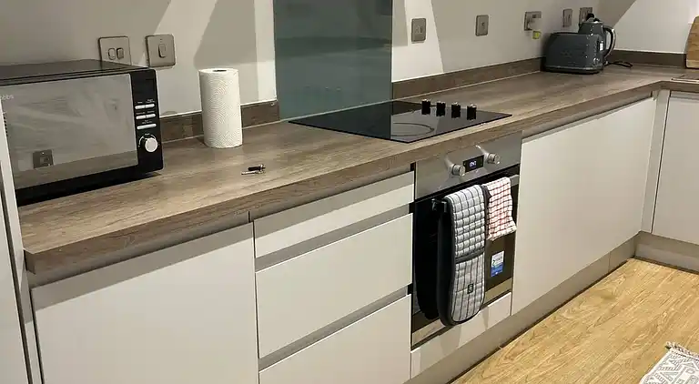 The Dyche-Parking-Local Attractions-Fast Wi-FI