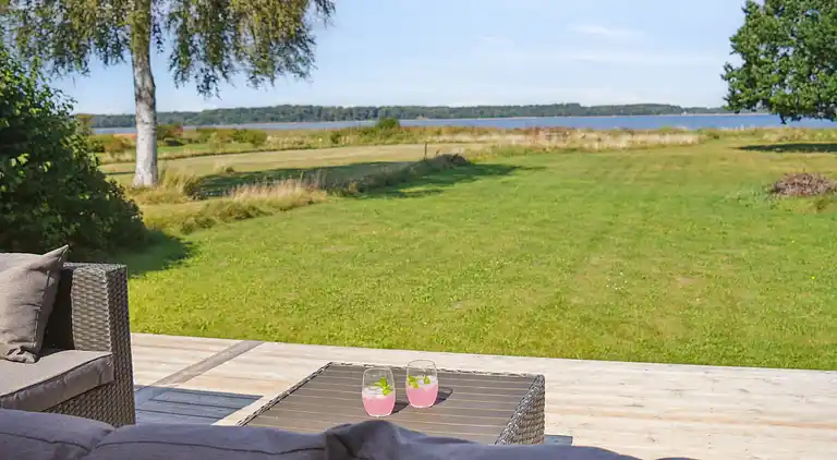 Helles, gemütliches Ferienhaus direkt am Fjord