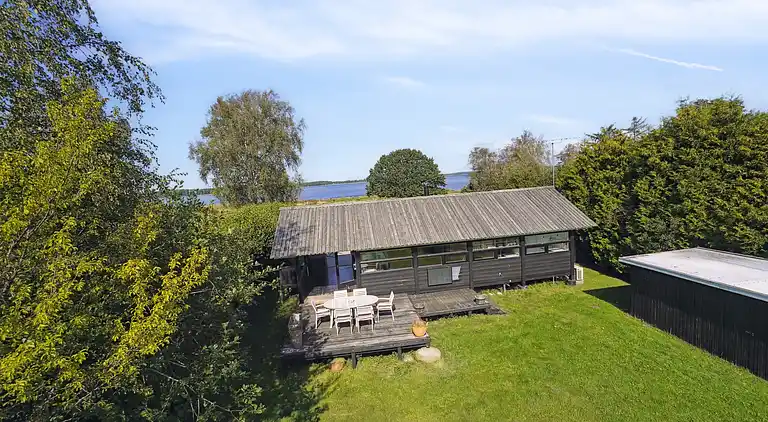 Helles, gemütliches Ferienhaus direkt am Fjord