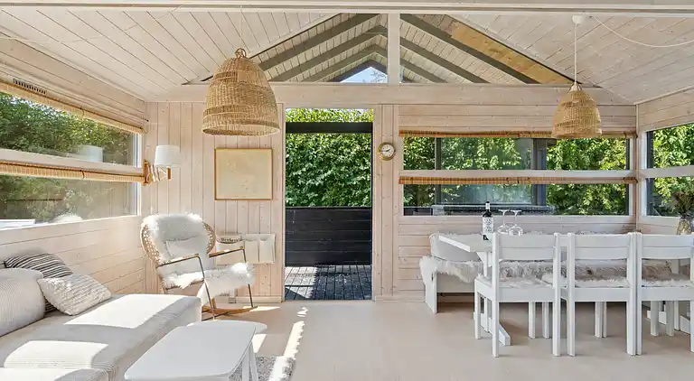 Helles, gemütliches Ferienhaus direkt am Fjord