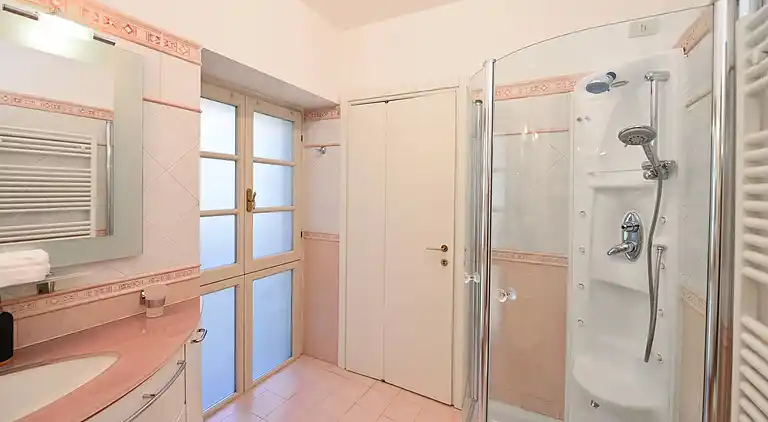 One & Only Apartment mit Seeblick im Zentrum von Como